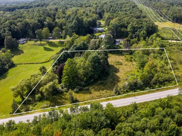 253 Amesbury Road, Kensington, NH 03833