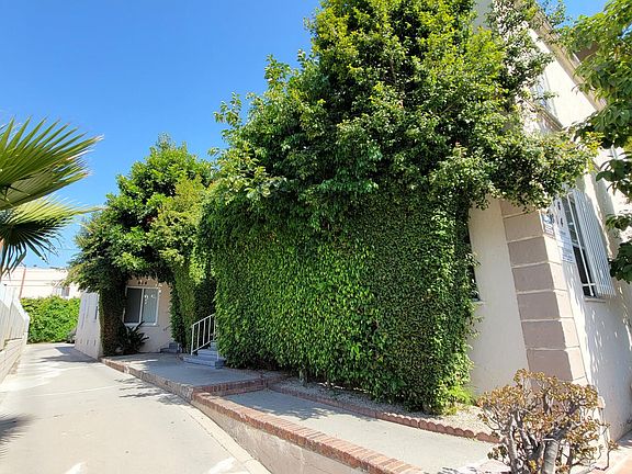 2nd image of 812 S Kingsley Dr #106