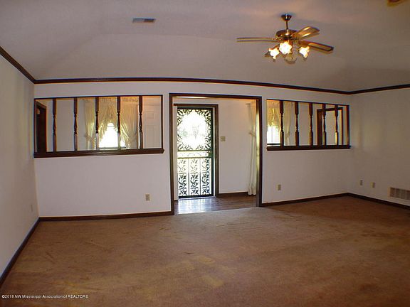 4th image of 8995 Brookhollow Dr