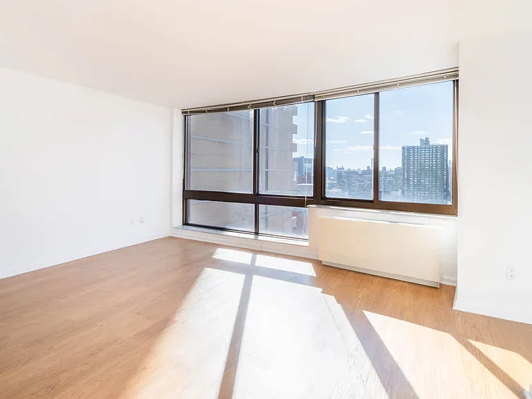 300 E 39th St #10J — Photo 17