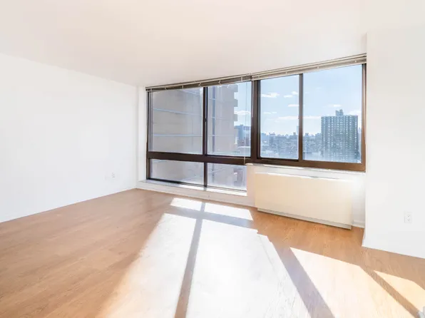 300 E. 39th Street image 16 of 48