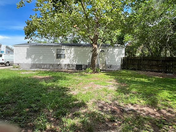 3rd image of 12929 Parkwood St