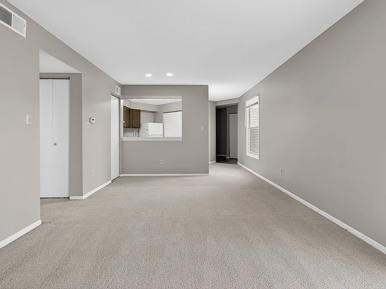 Woodhue Apartments — Photo 55