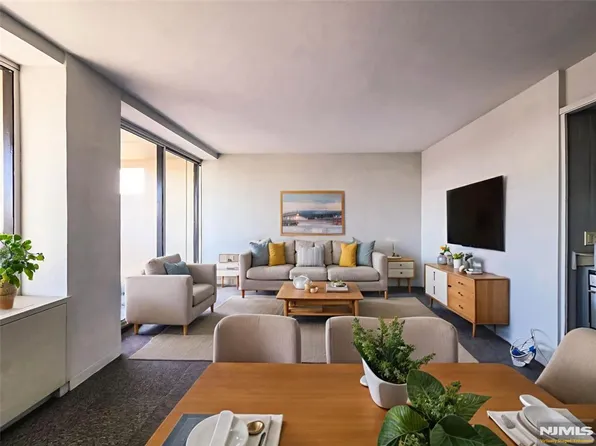 1 Horizon Rd APT 811, Fort Lee, NJ 07024