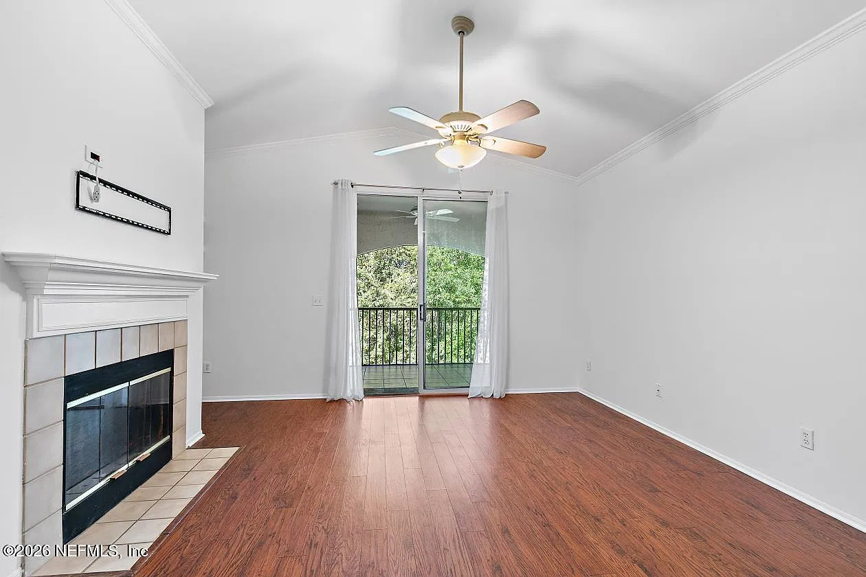 2 bed, 2.0 bath, 1065 sqft, $1,950 — Photo 4