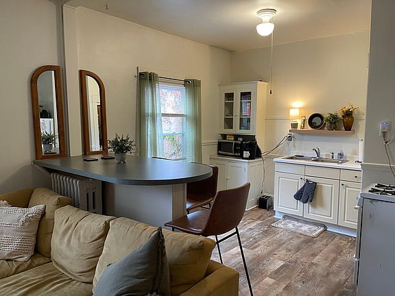 4th image of 715 University Ave SE #204