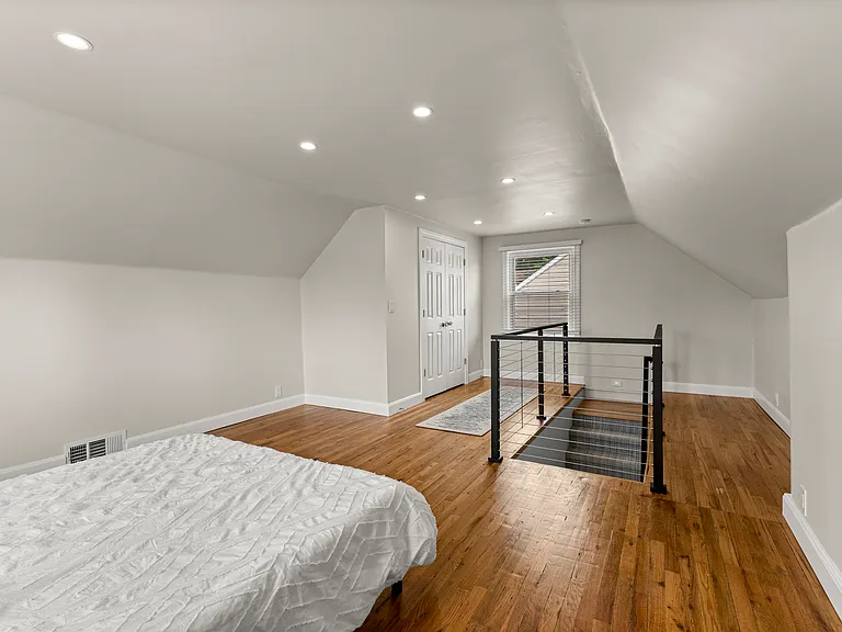 3230 Harding St — Photo 20