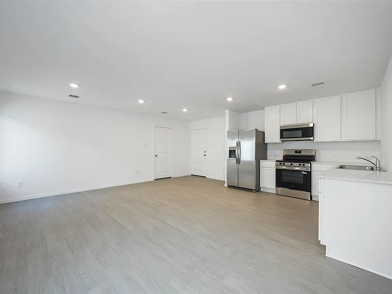 385 Lucia Way — Photo 6