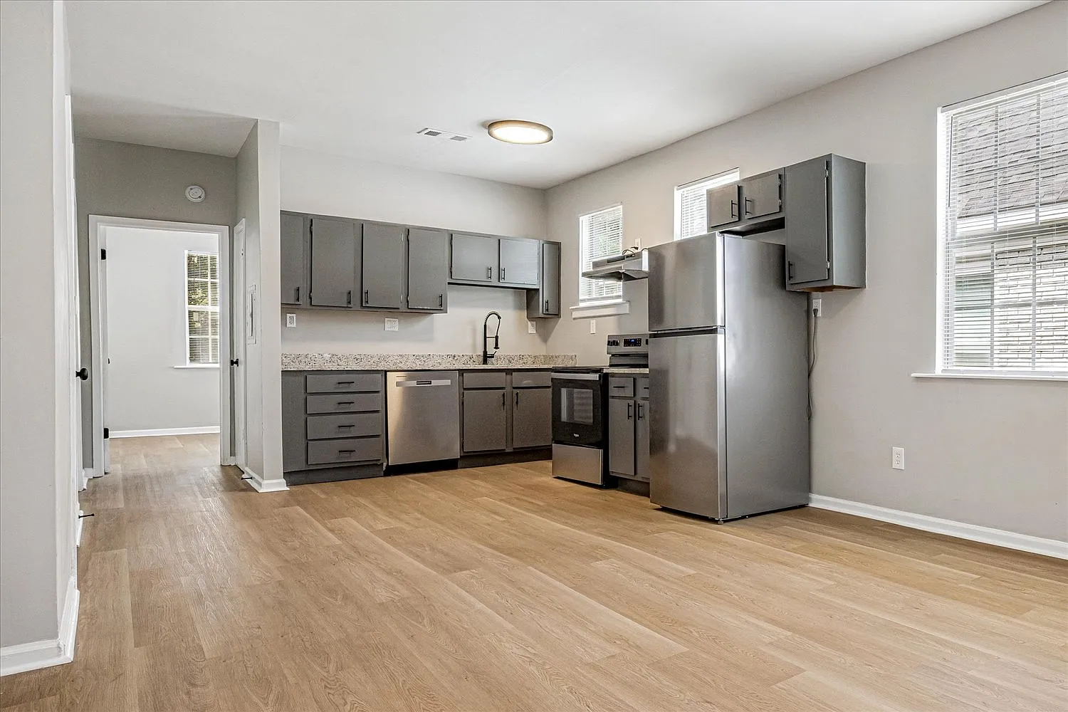 2 bed, 1200 sqft, $1,200 — Photo 4