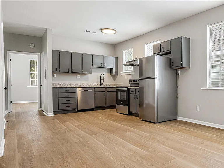 2395 Forrest Ave #3 — Photo 4