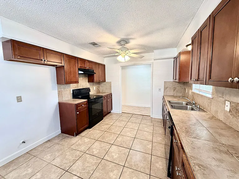 16405 Patton Ave — Photo 10