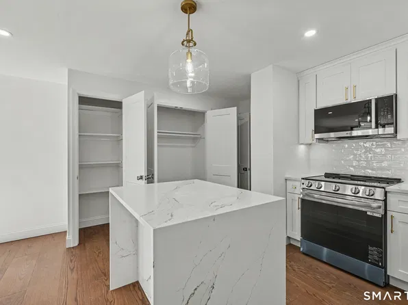 1525 East Putnam Avenue #206, Greenwich, CT 06870