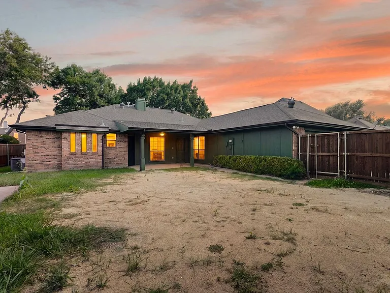 817 Sycamore Creek Rd — Photo 40