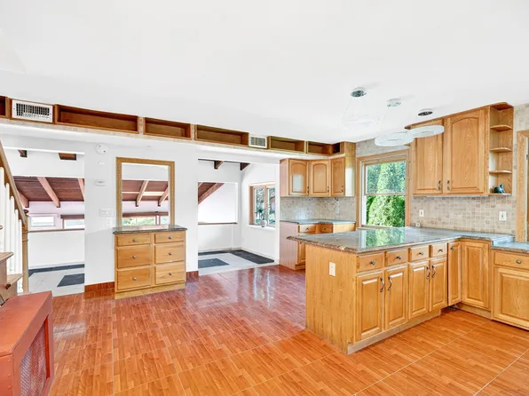 6015 Independence Avenue image 9 of 85