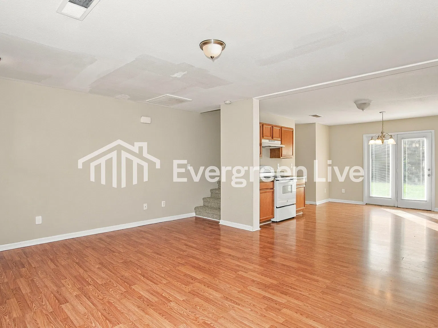 3 bed, 2.5 bath, 1594 sqft, $1,345 — Photo 2