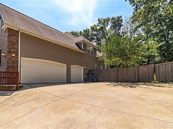 3rd image of 13 Wandsworth Dr