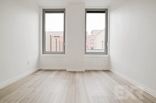 Rented by EXR | media 20