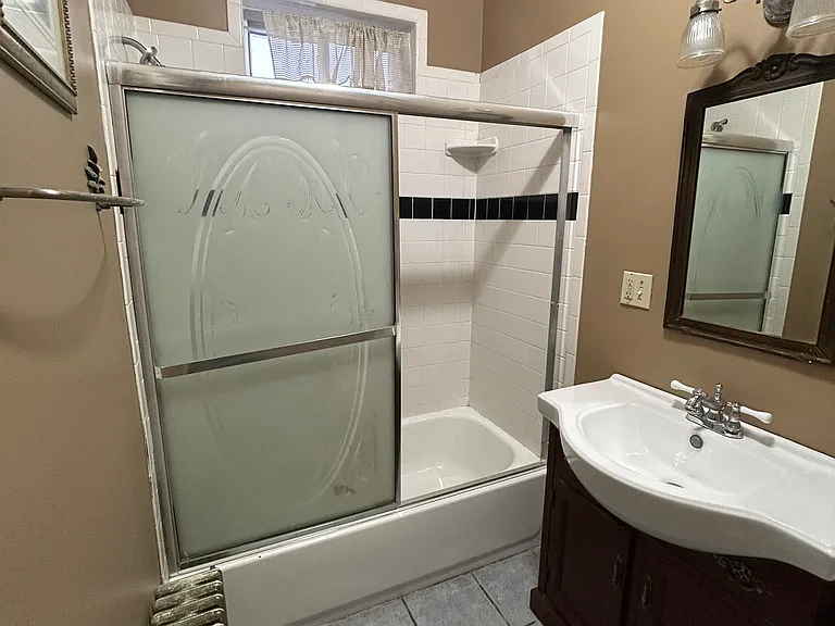 7 Glen Ave #1 — Photo 9