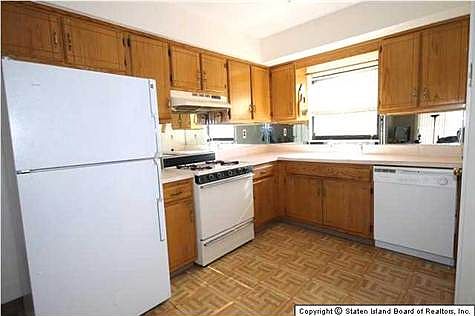 4th image of 27B Bradley Ct #42