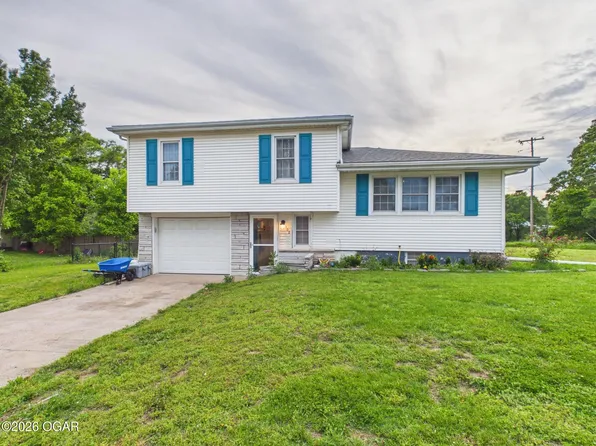102 S Arlington Dr, Carl Junction, MO 64834