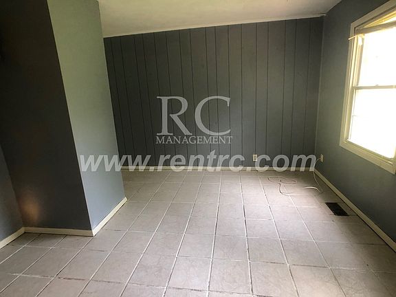 3rd image of 903 Southmoor Dr