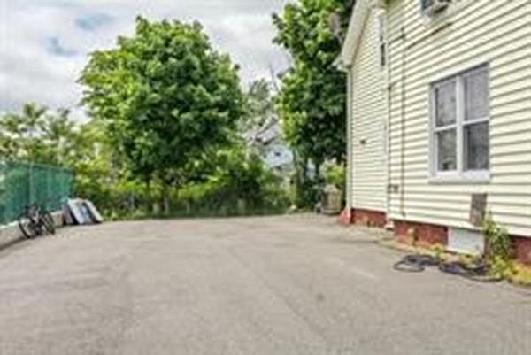 2nd image of 119 Clinton St