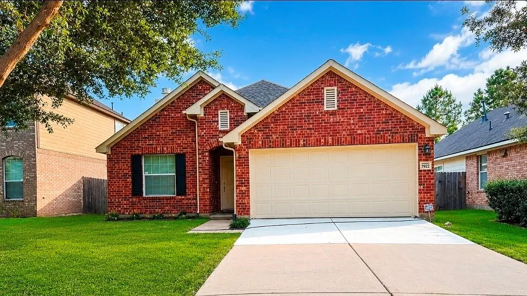 4 bed, 2.0 bath, 1885 sqft, $2,000 — Photo 1