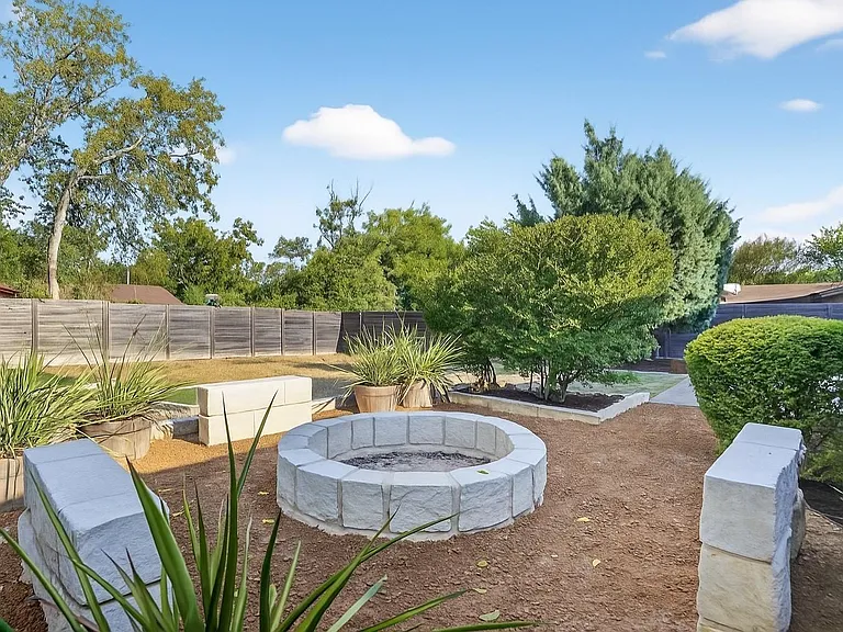 5706 Breezewood Dr — Photo 3