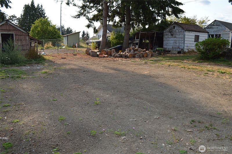 4th image of 1016 S 72nd