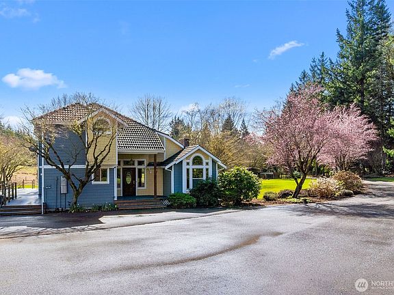 3rd image of 1404 38th Lane NE