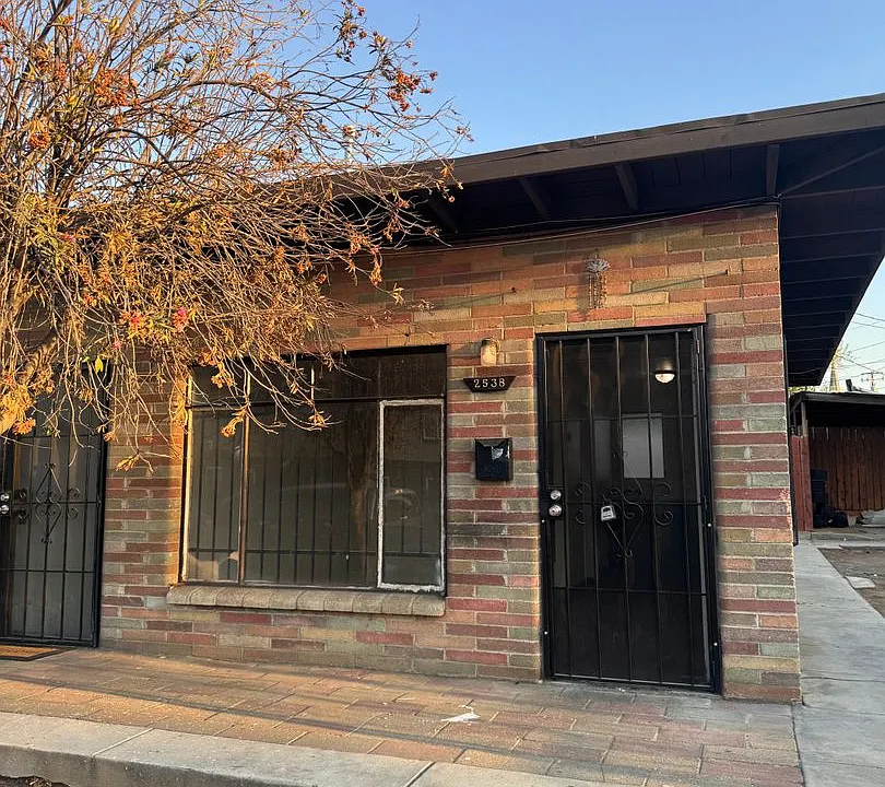 2538-2544 E Illinois Ave