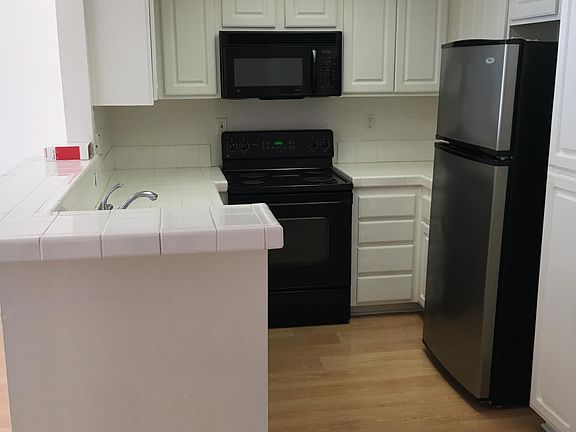 5th image of 2250 Camino De La Reina Unit 203