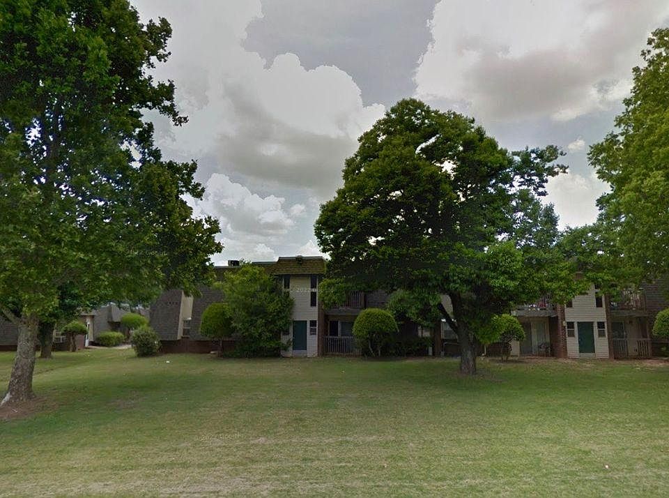 1st image of 3903 N Rockwell Ave #201