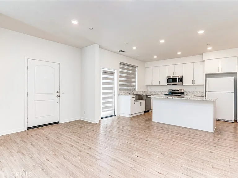 14022 Bay St — Photo 14