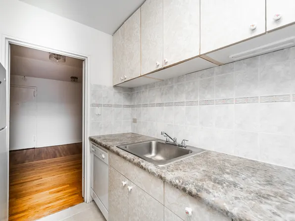 2900 Ocean Avenue image 9 of 18