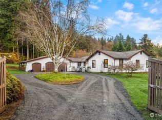 10450 Arrow Point Dr NE, Bainbridge Island, WA