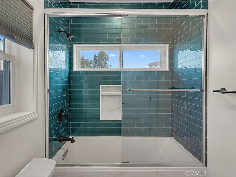 22434 Berdon St — Photo 29