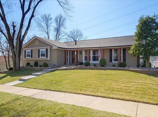 911 Parkwatch Dr, Ballwin, MO 63011