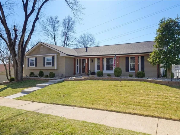 911 Parkwatch Dr, Ballwin, MO 63011