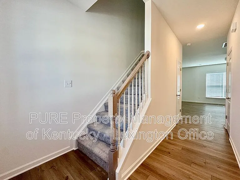 852 Halford Pl — Photo 5