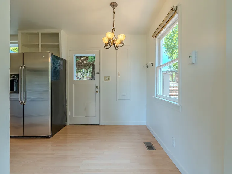463 Talbot Ave — Photo 6