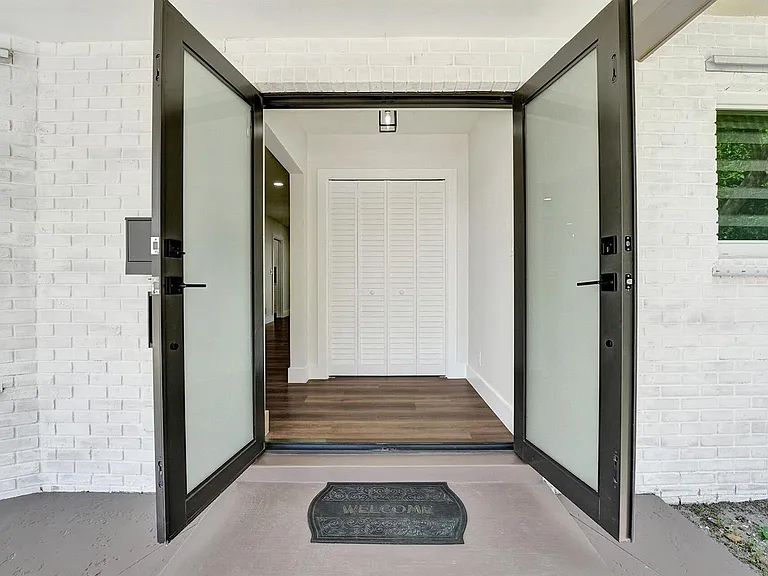5011 Buchanan St — Photo 7