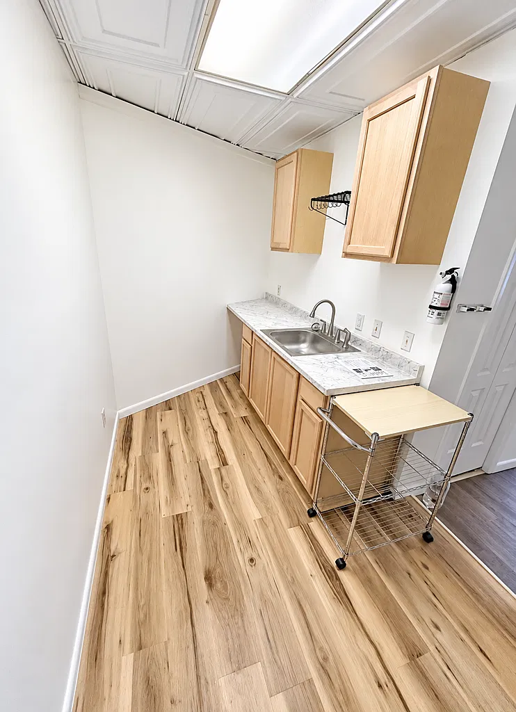 Spacious Studio - Utilities Included! — Photo 3