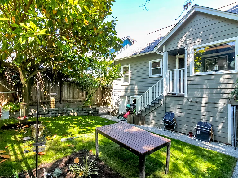 7655 Latona Ave NE — Photo 28