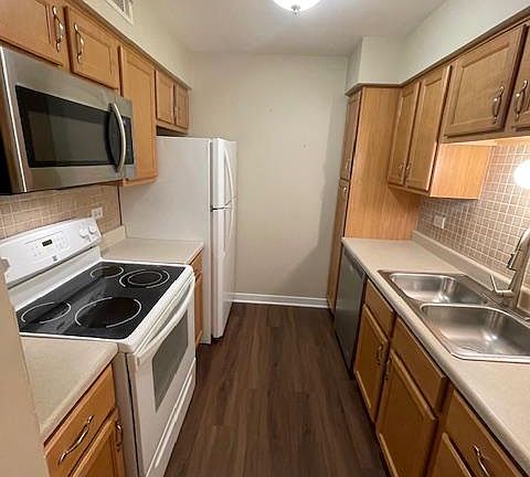 3rd image of 6104 Knoll Valley Dr