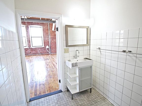 4th image of 1800 Central St Ste 201