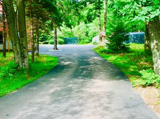136 Red Oak Ct, Long Pond, PA