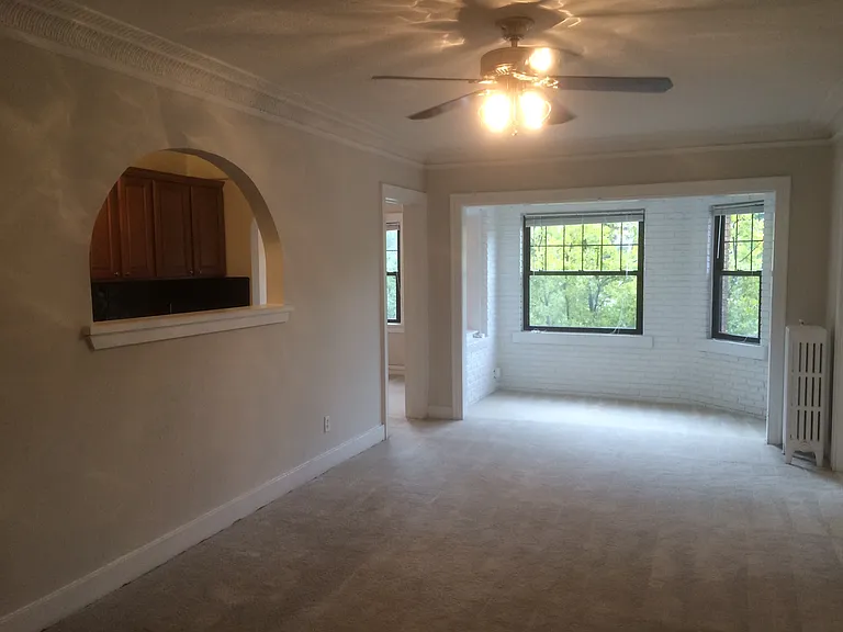 Carlyle Apartments — Photo 18