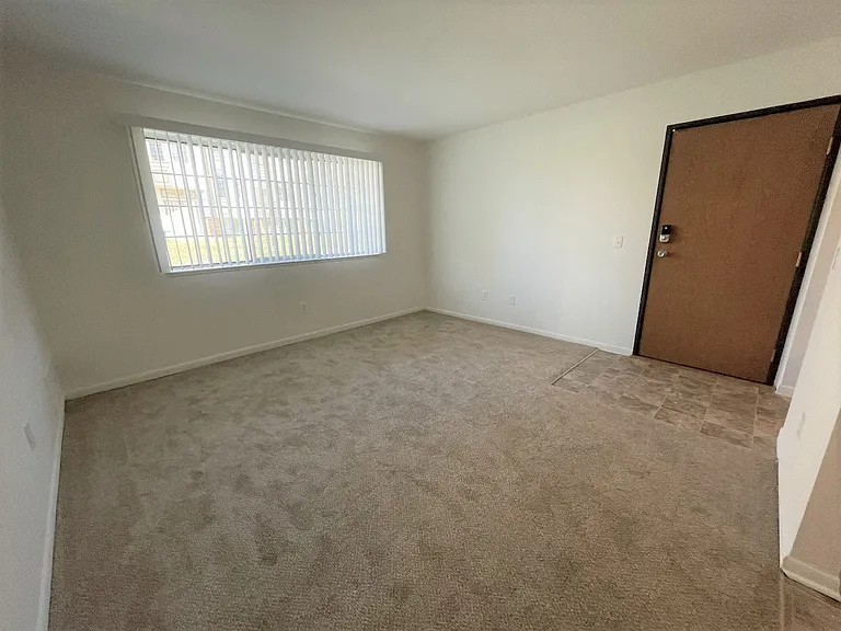 Charter Oaks Apartments — Photo 203