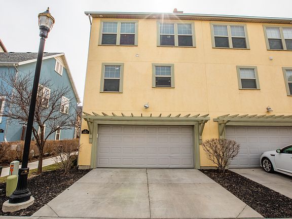 5th image of 443 W Amber Glow Ln #28